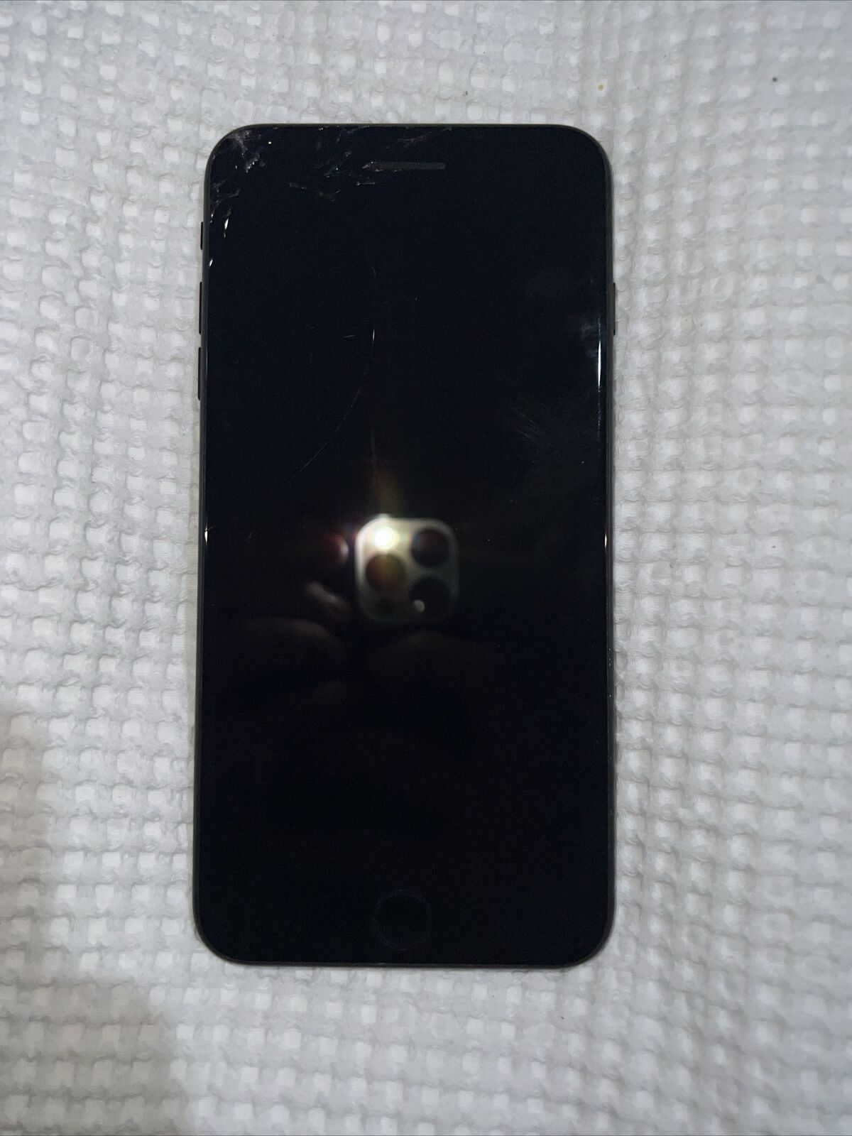 Apple iPhone 7 Plus - 32GB - Black (Unlocked) A1784 (AU Stock) Cracked Screen