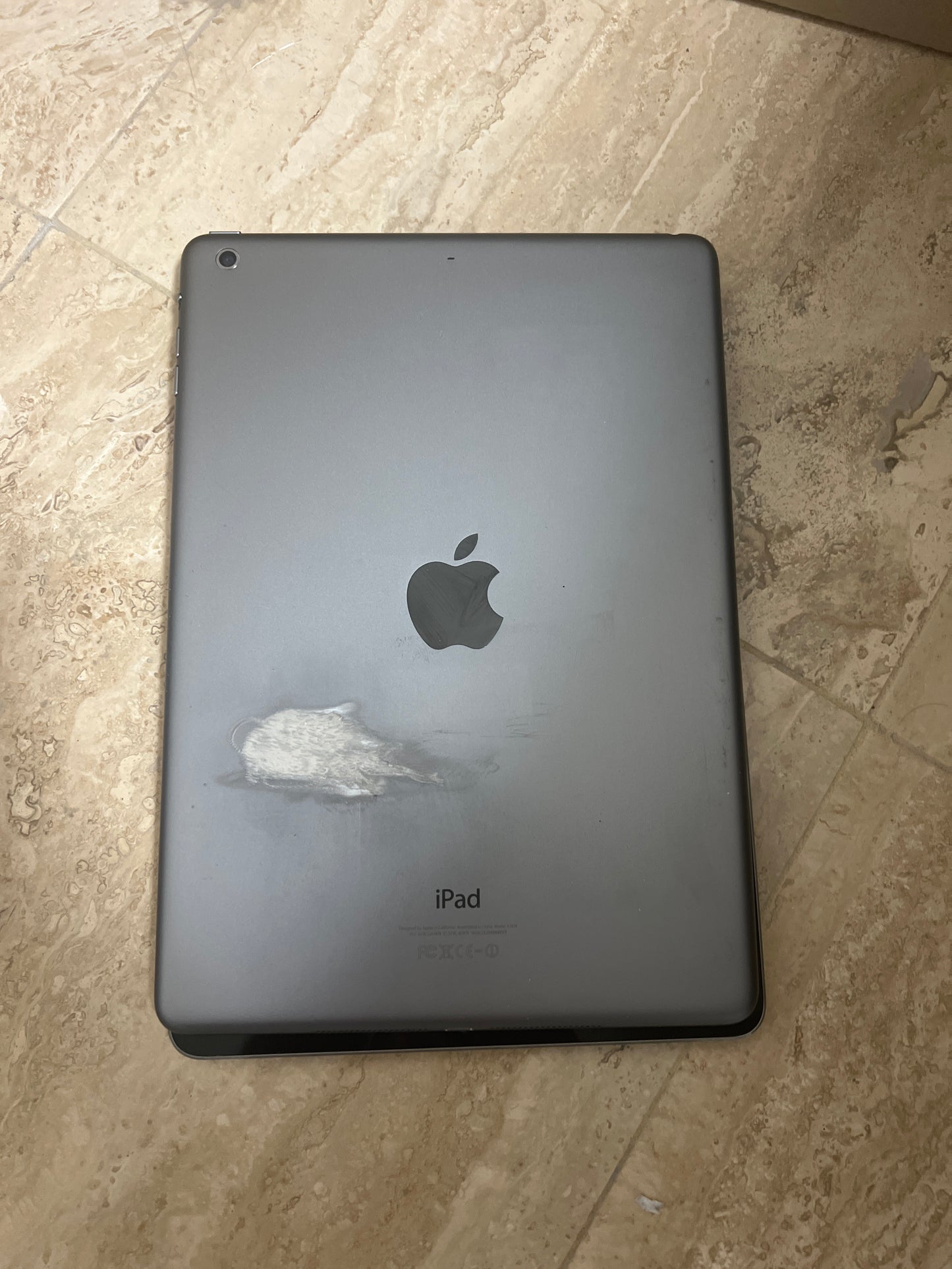 Apple iPad Air 1st Gen. 32GB, Wi-Fi - CRACKED B GRADE