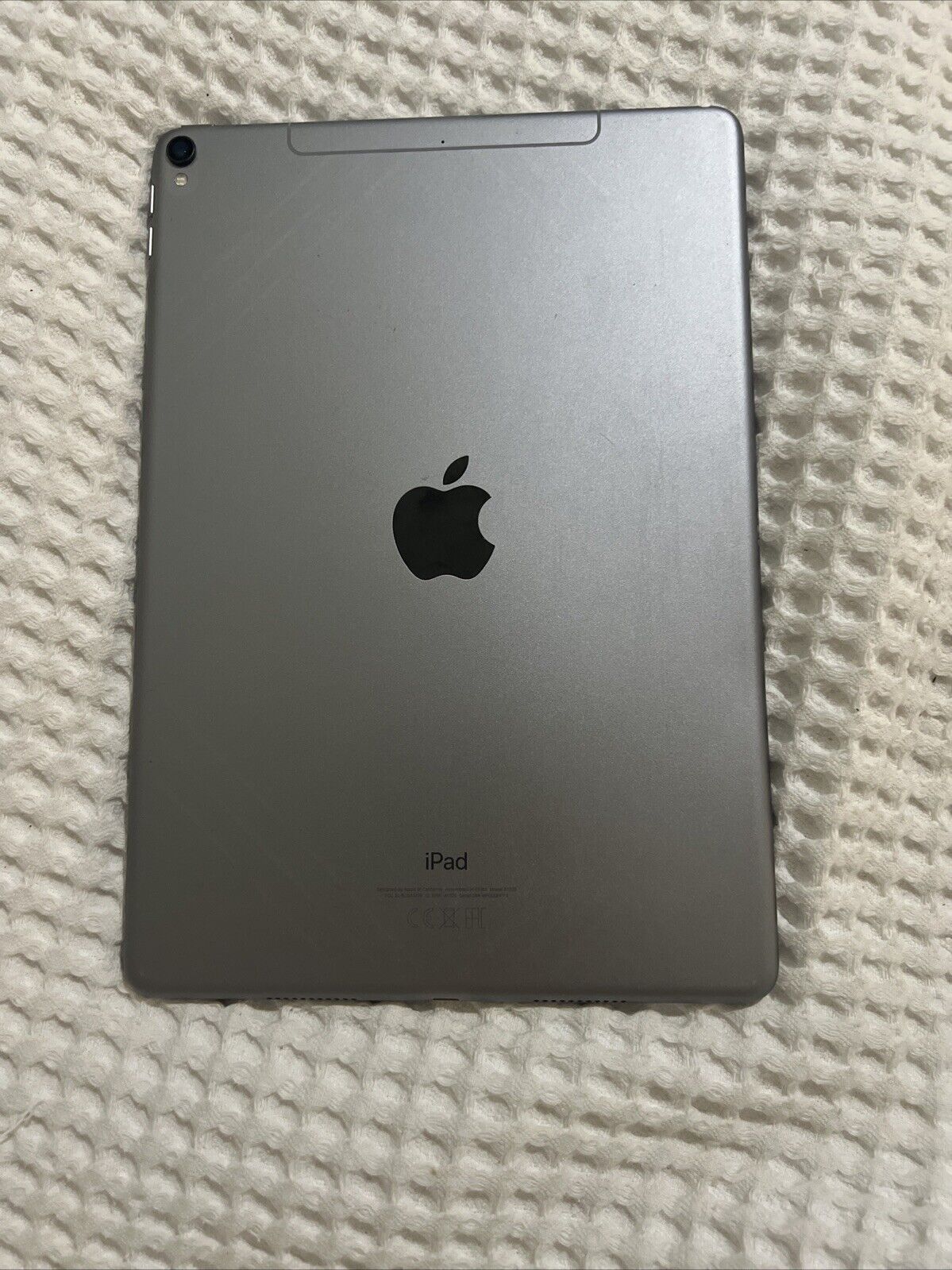 Apple iPad Pro 1st Gen. 512GB, Wi-Fi + 4G (Unlocked), 10.5 in