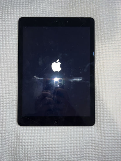 Apple iPad Air 1st Gen. 64GB, Wi-Fi + Cellular (Unlocked), 9.7in Cracked Screen