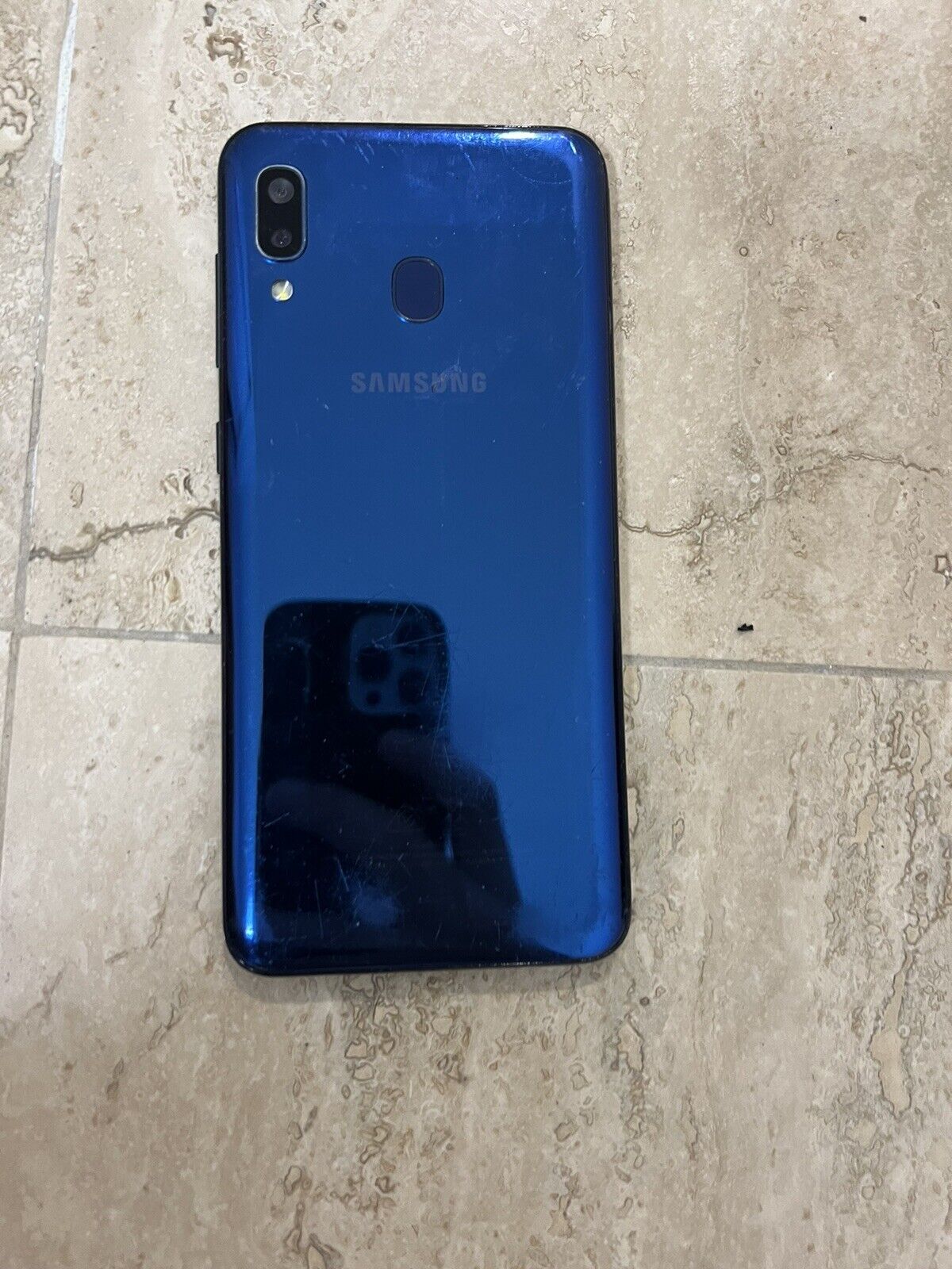 Samsung Galaxy A20 32gb (Telstra Lock) CRACKED