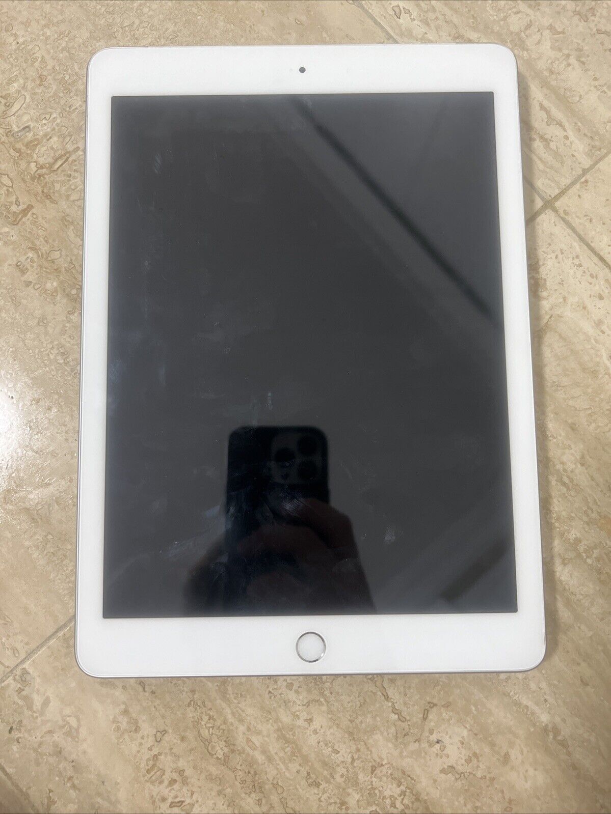 Apple iPad 6th Gen. 32GB, Wi-Fi + Cellular , 9.7in - (AU Stock)