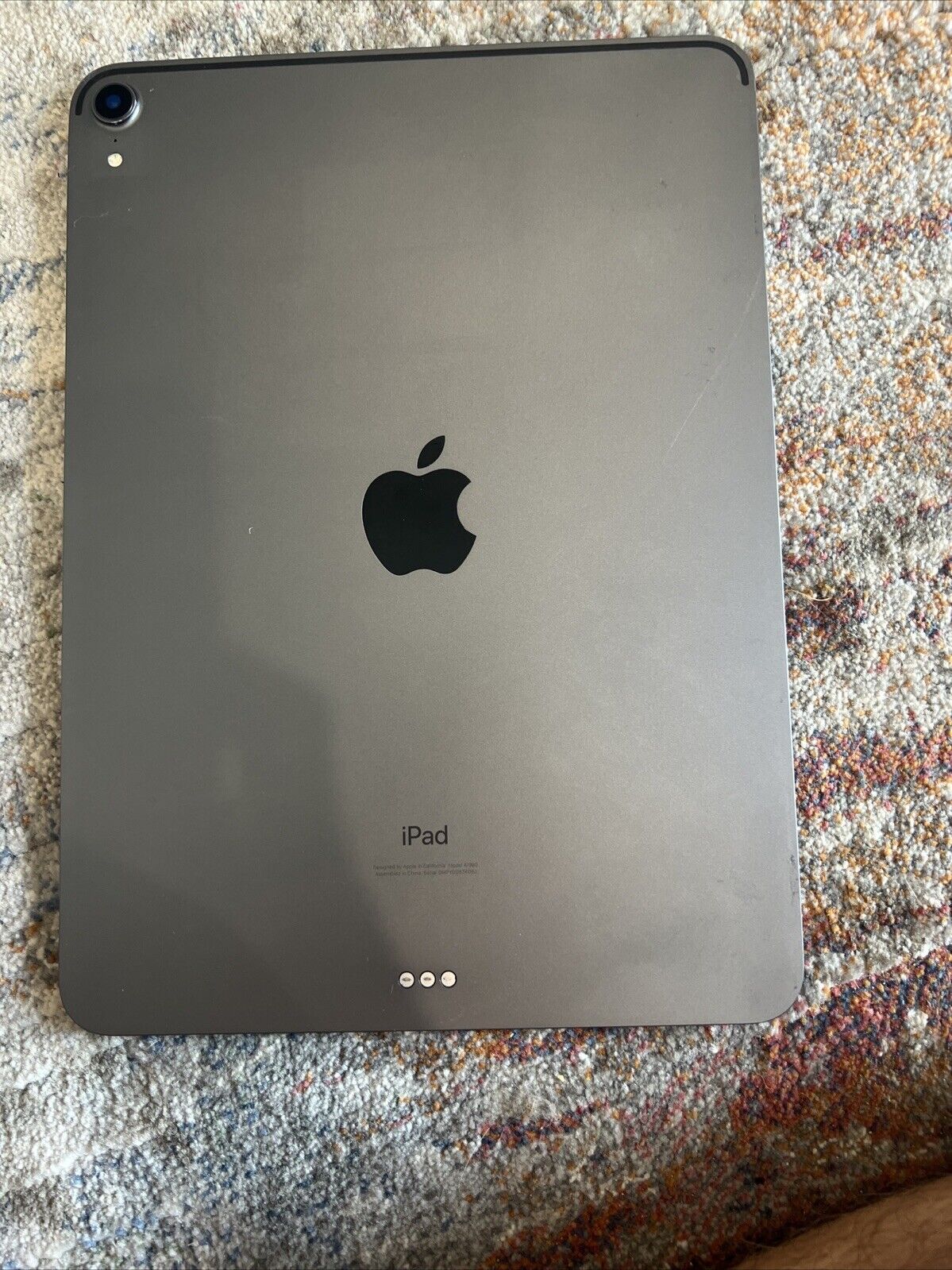 Apple iPad Pro 1st Gen. 64GB, Wi-Fi, 11 in - Space Grey CRACKED BAD BATT