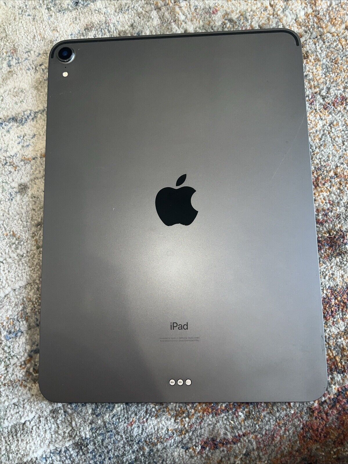 Apple iPad Pro 1st Gen. 64GB, Wi-Fi, 11 in - Space Grey CRACKED BAD BATT