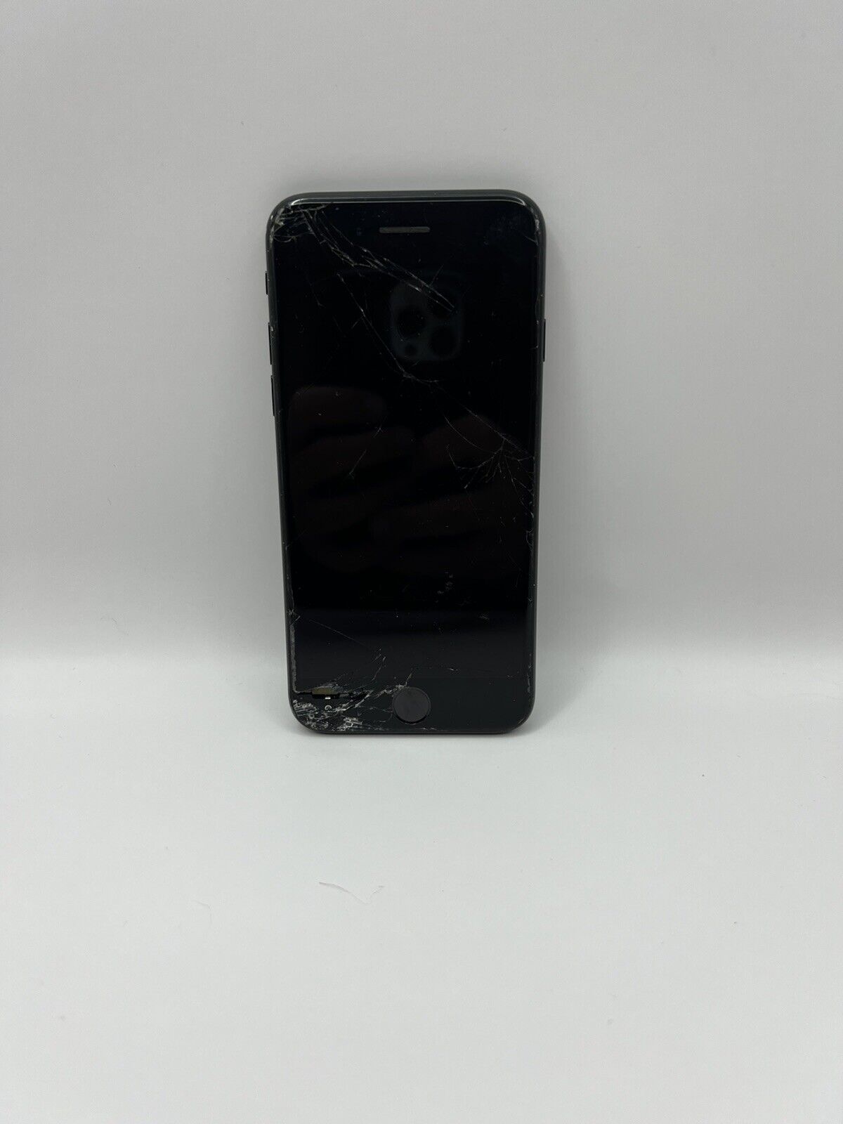 Apple iPhone 7 - 32GB - Black (Unlocked) A1778 (GSM) Cracked