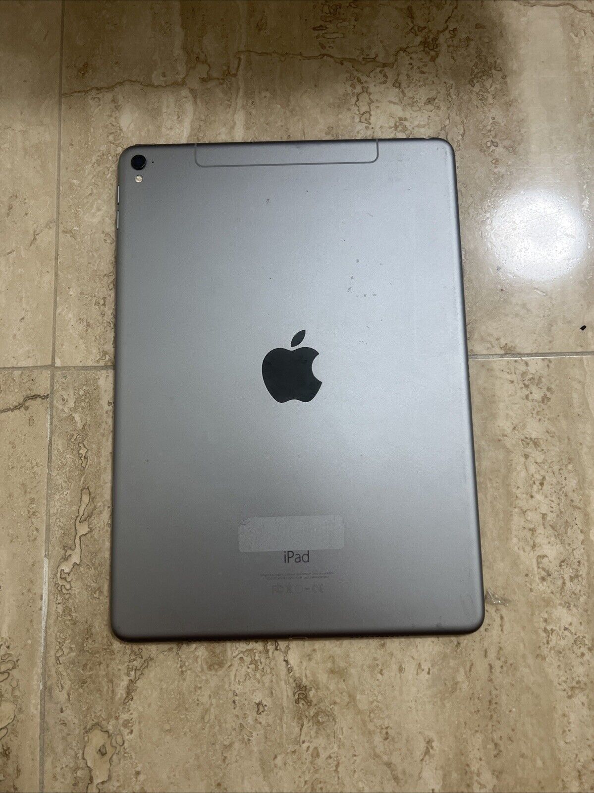 Apple iPad Pro 1st Gen. 256GB, Wi-Fi + 4G Cellular 9.7 in (AU Stock)