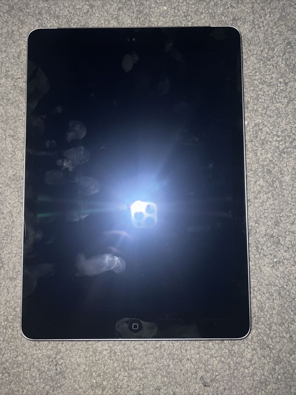 Apple iPad Air 1st Gen. 16GB, Wi-Fi + Cellular (Unlocked), 9.7in - Space Grey...