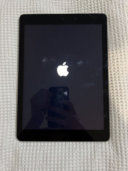Apple iPad Air 1st Gen. 64GB, Wi-Fi + Cellular (Unlocked), 9.7in Cracked Screen